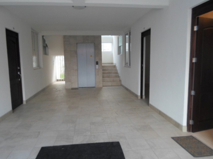 Apartamento en Real de los Fiallos zona 14 en alquiler