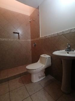 Casa en renta Quinta los Encinos zona 7 de Mixco