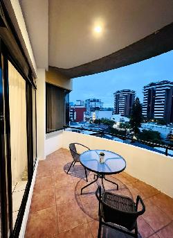 Apartamento en renta en zona 14 cerca de Las Américas