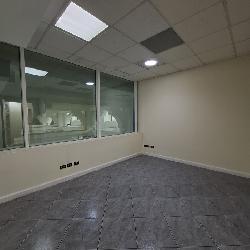 Oficina en renta en Europlaza zona 14 de 100 mts2 