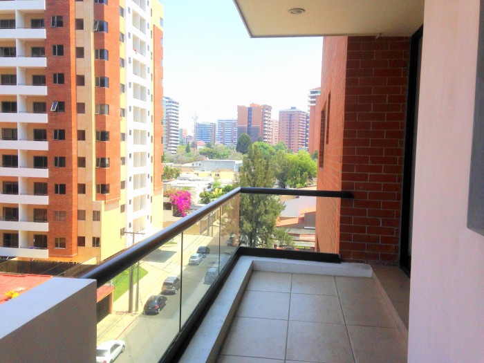 Apartamento amueblado en Alquiler edificio en zona 14