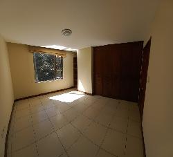 Apartamento en renta  en zona 10 cerca de 20 calle