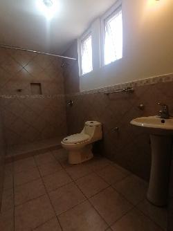 Casa en renta Quinta los Encinos zona 7 de Mixco