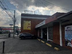 En renta local comercial en Avenida Bolivar Guatemala