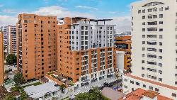 En Renta Oficina NUEVA en la zona 14 Edificio Moderno