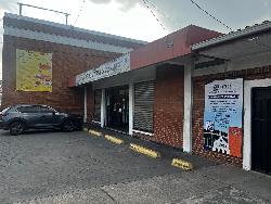 En renta local comercial en Avenida Bolivar Guatemala