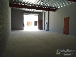 Alquilo Ofi-Bodega con 200.00m2 en Zona 12 en complejo