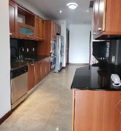 Apartamento en alquiler en zona 14 Edificio Tadeus 