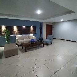 Apartamento amueblado en renta zona 10 Ciudad Vieja