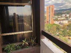 Apartamento en nivel alto en venta zona 15, remodelar