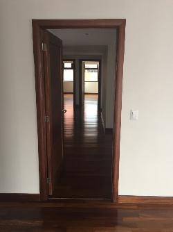 Alquilo Apartamento con 207.00m2 en Zona 10 