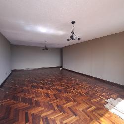 Apartamento en nivel alto en venta zona 15, remodelar