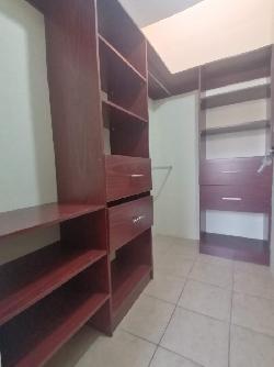 Casa en renta Quinta los Encinos zona 7 de Mixco