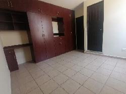 Casa en renta Quinta los Encinos zona 7 de Mixco