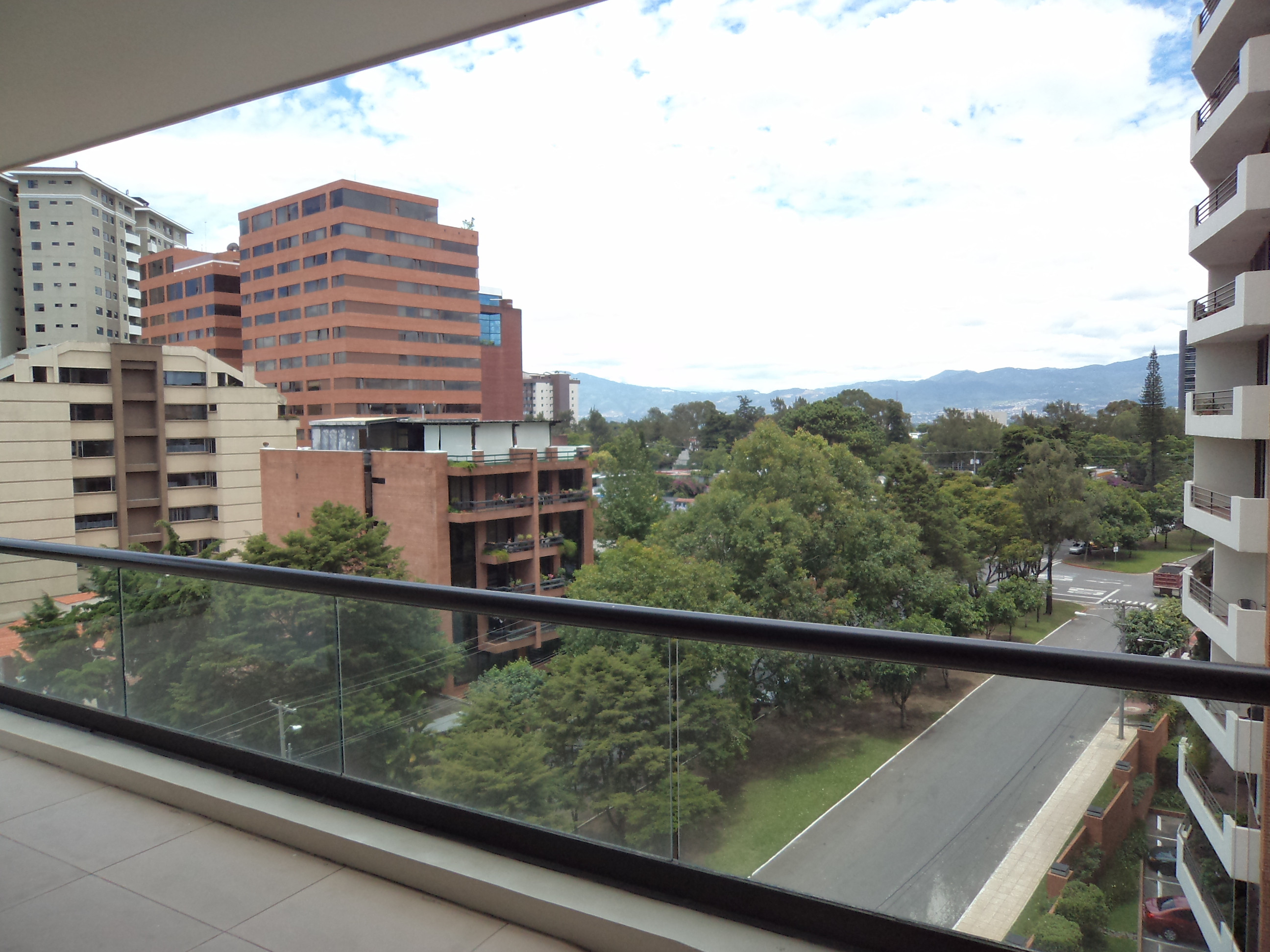 En renta hermoso apartamento amueblado en la Zona 14