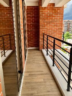 Apartamento en renta en edificio de zona 14