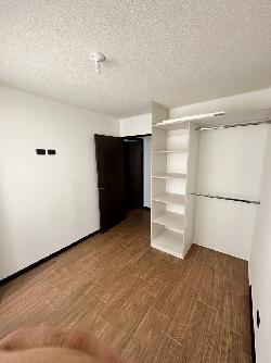 Apartamento en renta semi amueblado zona 11 2 hab