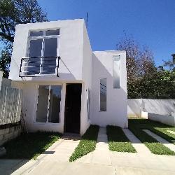 Casa en venta km 30.5 carretera Santa Elena Barillas