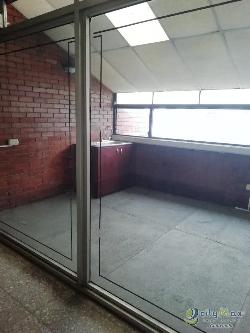 Alquilo oficina en edificio de zona 9