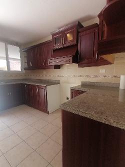 Casa en renta Quinta los Encinos zona 7 de Mixco