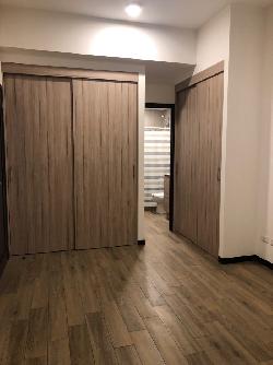 Apartamento en renta en edificio de zona 14