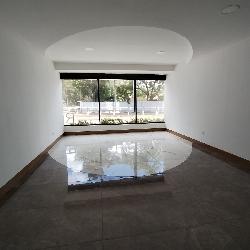 Local Comercial en alquiler en zona 10 NUEVO