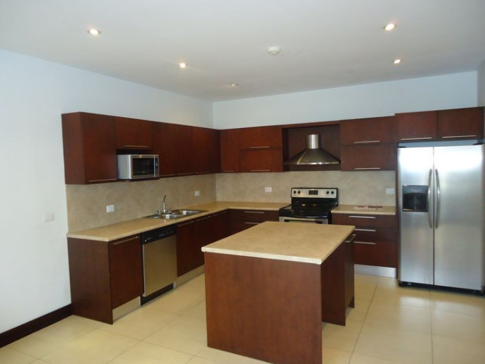 APARTAMENTO AMUEBLADO EN ALQUILER 5 AVENIDA ZONA 14 