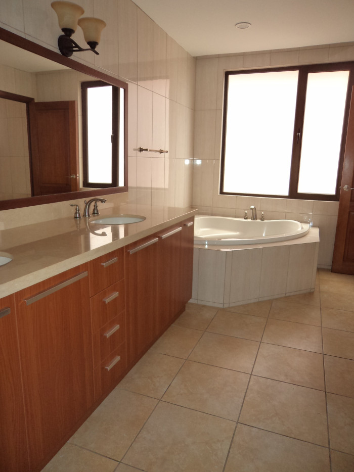 En renta hermoso apartamento amueblado en la Zona 14
