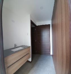 Apartamento CASI-NUEVO en Renta Zona 10 Edificio Mirá