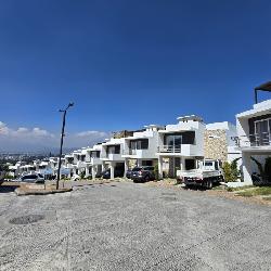 Hermosa casa en Venta en Lomas del Carmen IV