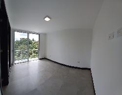 Apartamento de 2 Niveles y 3 Habitaciones en Renta Z.15