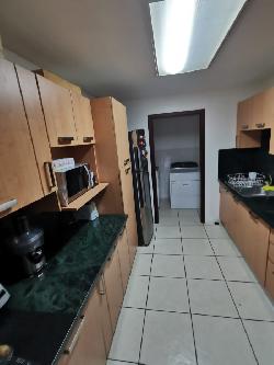 Apartamento en Venta con Habitación Servicio en Zona 10