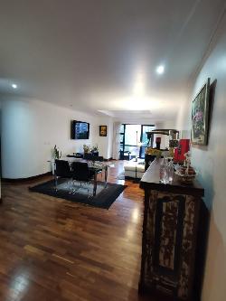 Apartamento en Venta con Habitación Servicio en Zona 10