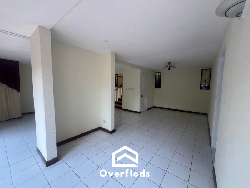 Renta de amplia casa en Lomas de Bosque, zona 11 Mixco.