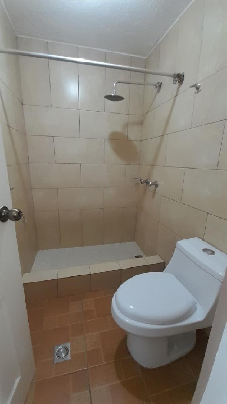 Apartamento en Renta Zona 10 Ciudad, con 2 balcones