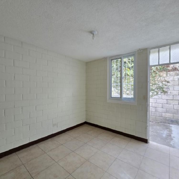Casa en Renta San Cristóbal - Un Nivel y 4 Parqueos