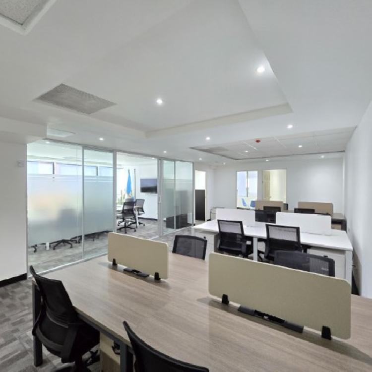 Oficina Amueblada y Equipada en Venta Zona 14 Europlaza