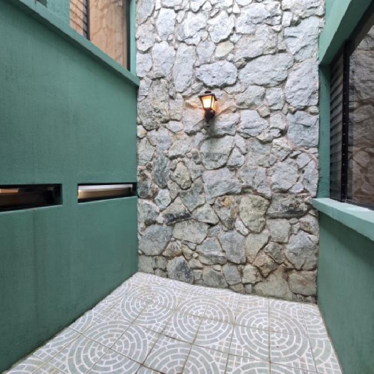 Casa en Renta Zona 16 Guatemala, afuera de garita