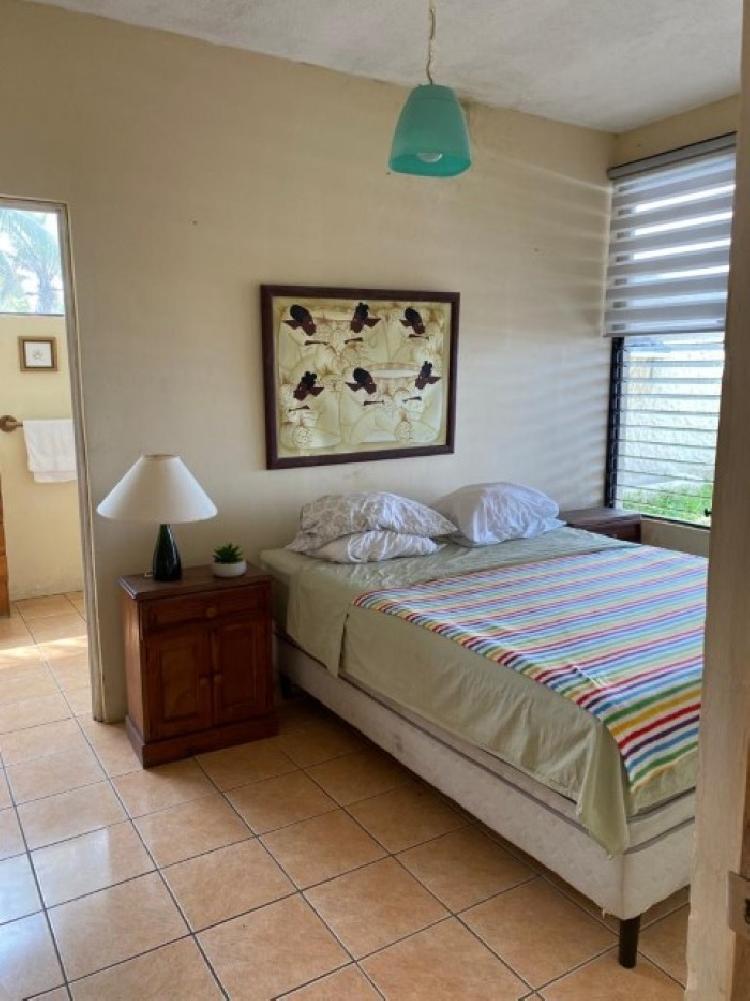 Casa Amueblada de Playa en Venta, Monterrico 