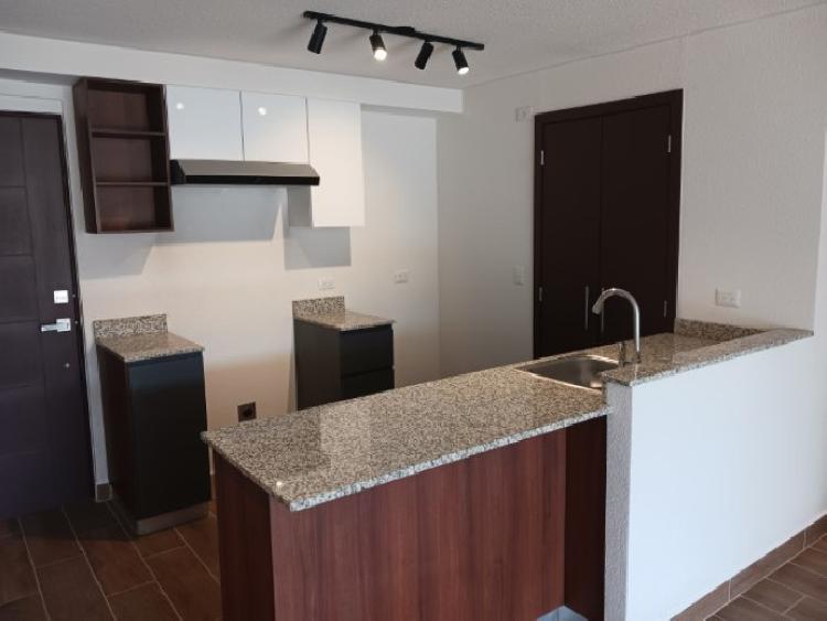 Apartamento nuevo en renta en Senderos Zona 16 Ciudad 