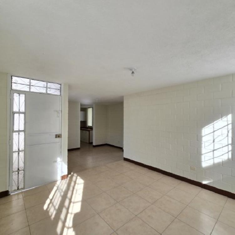 Casa en Renta San Cristóbal - Un Nivel y 4 Parqueos