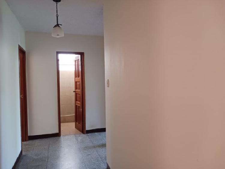 Casa en Renta Zona 16, Colonia Lourdes, con garita