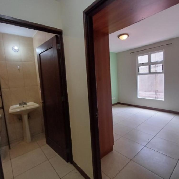 Apartamento en Renta en Edificio Pórtico Zona 7 Ciudad