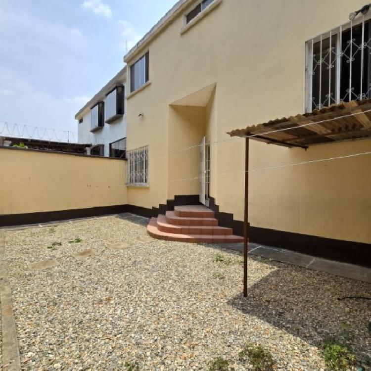 Casa en Venta Zona 16 Colonia Residencial con Garita