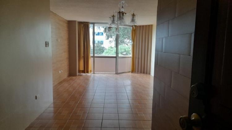 Apartamento en Renta Zona 10 Ciudad, con 2 balcones