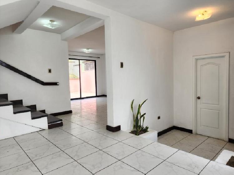 Casa en Venta en Condominio sobre Bulevar San Cristóbal