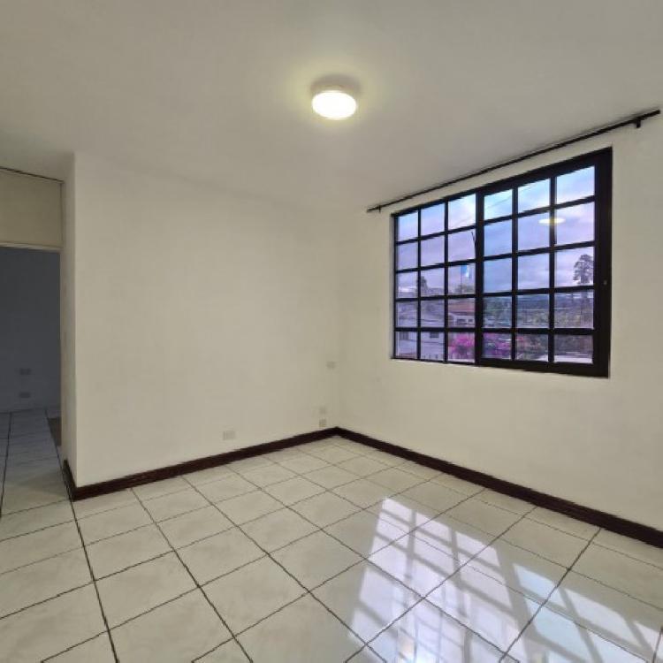 Casa en Renta Zona 16 Guatemala, afuera de garita