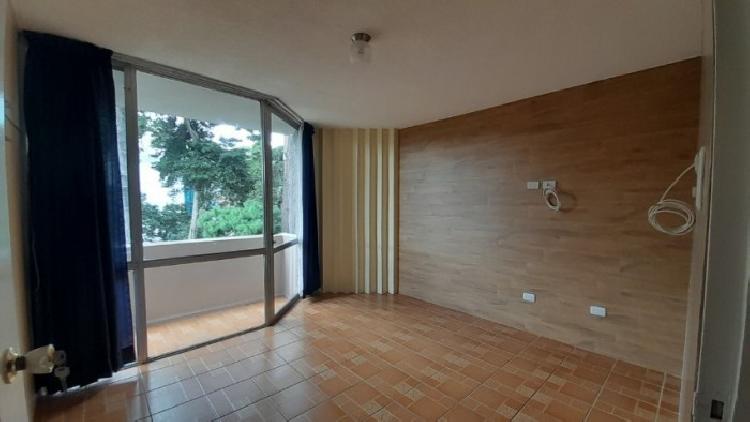 Apartamento en Renta Zona 10 Ciudad, con 2 balcones