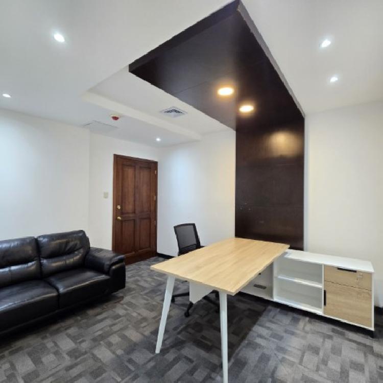 Oficina Amueblada y Equipada en Venta Zona 14 Europlaza