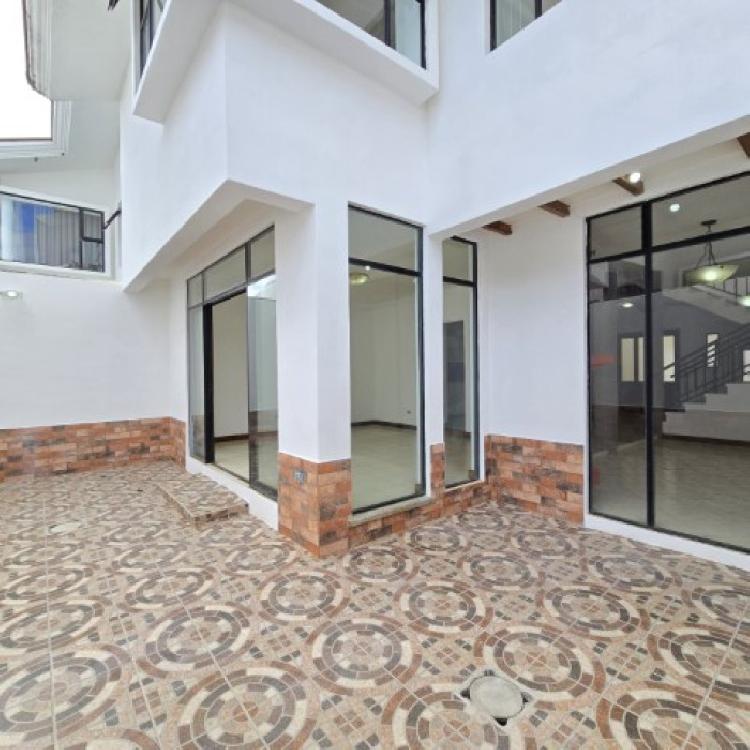 Casa en Renta San Cristóbal A-1 por Bulevar Principal
